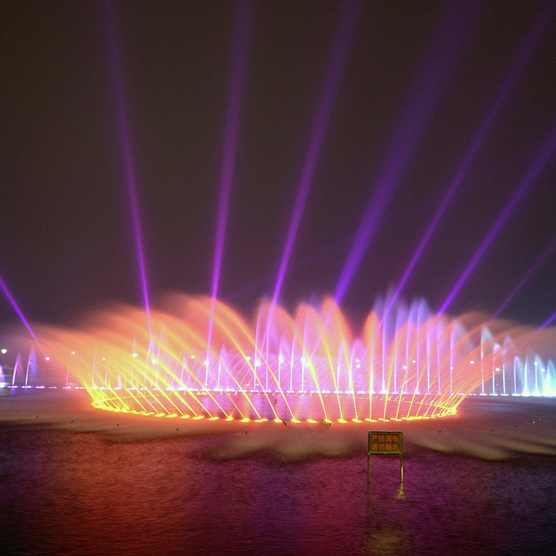 Spectacle aquatique fantaisiste pour une atmosphère ludique et animée